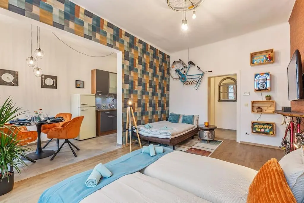 Einzigartiges Upcycling Dream Apt. contacts